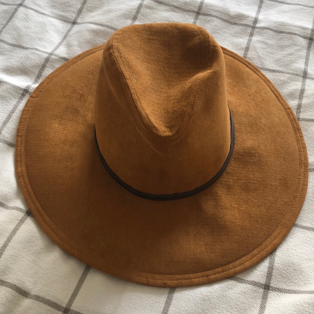 Zara hat
